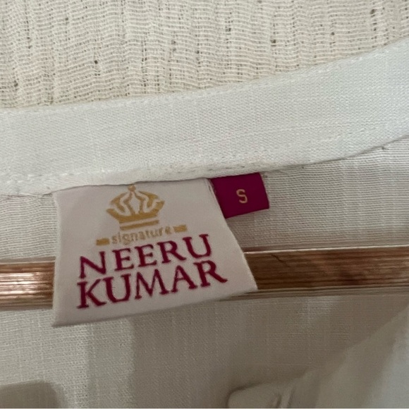 Neeru Kumar Signature White Kurta with Embroidered Peacock Detail size S - Picture 2 of 5